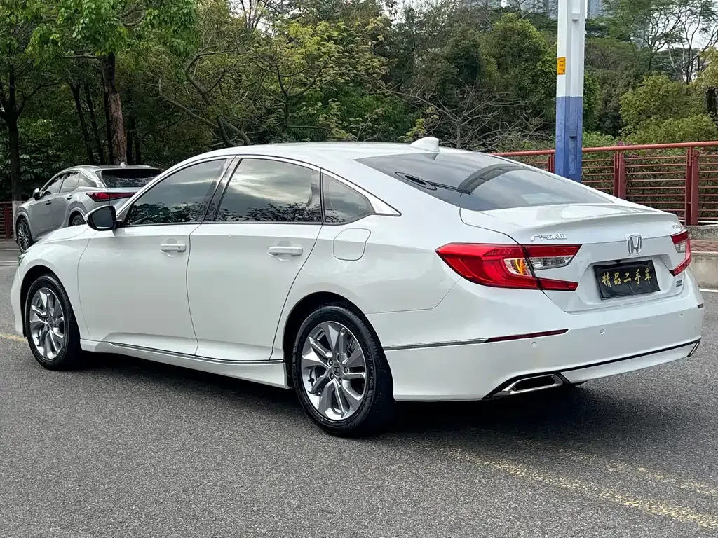 Honda Accord — фото 6