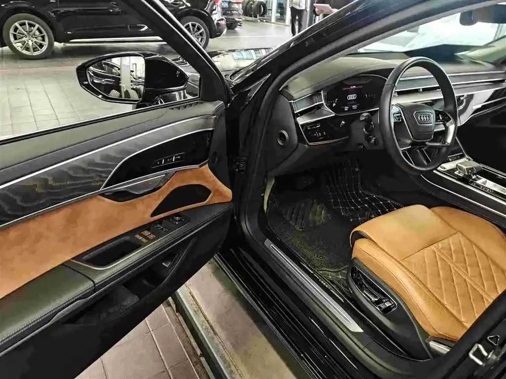Audi A8 — фото 9