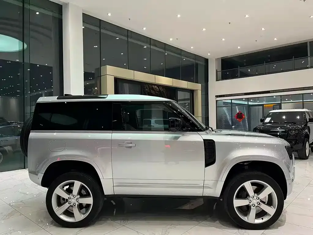 Land Rover Defender — фото 10