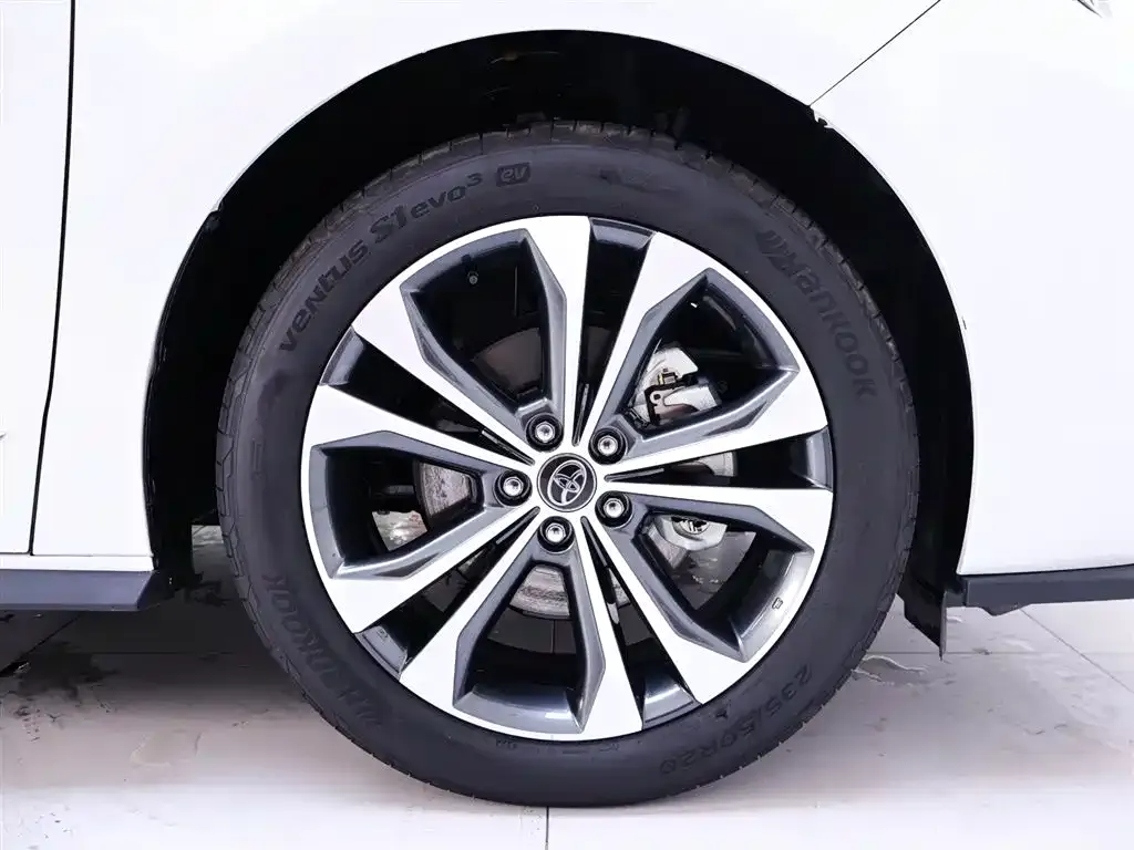 Toyota Granvia — фото 10