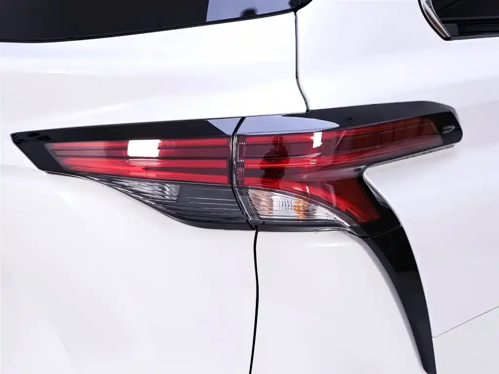 Toyota Granvia — фото 3