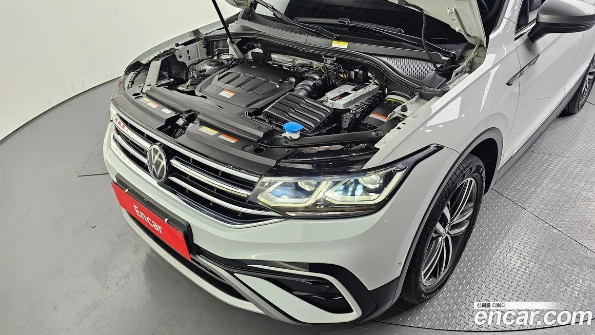 Volkswagen Tiguan — фото 8