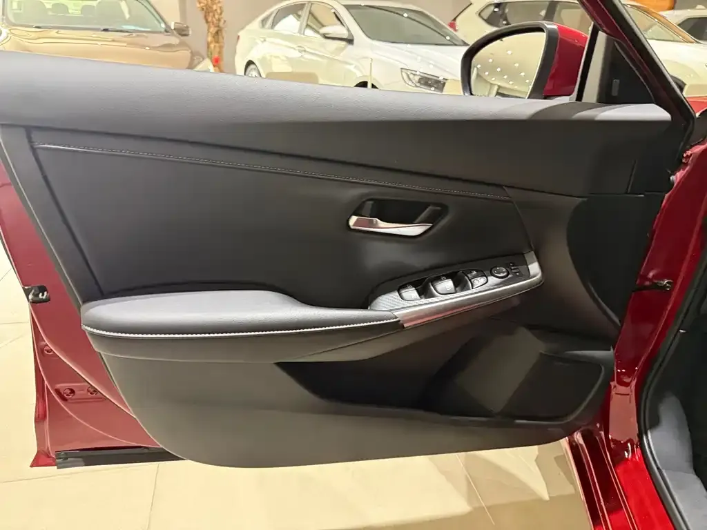 Nissan Sylphy 2023 из CN, фото 2