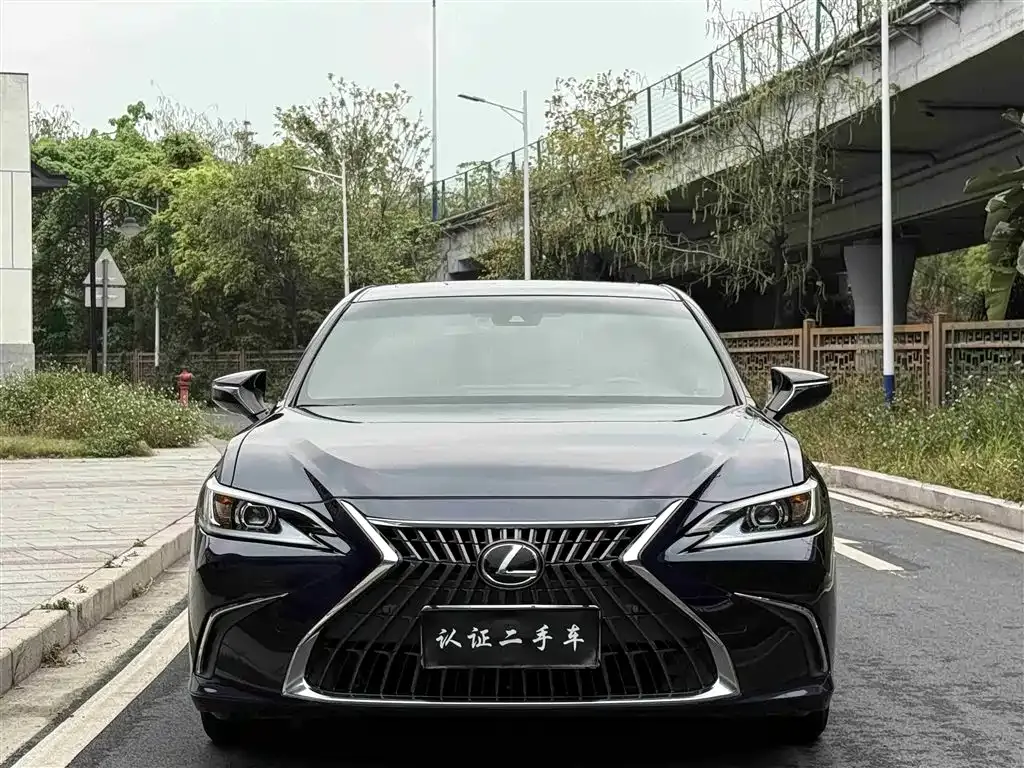 Lexus ES — фото 1