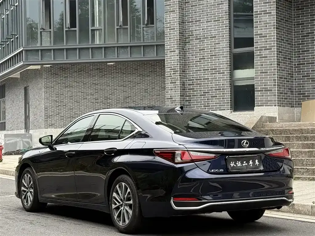 Lexus ES — фото 10