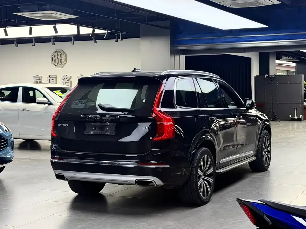 Volvo XC90 — фото 8