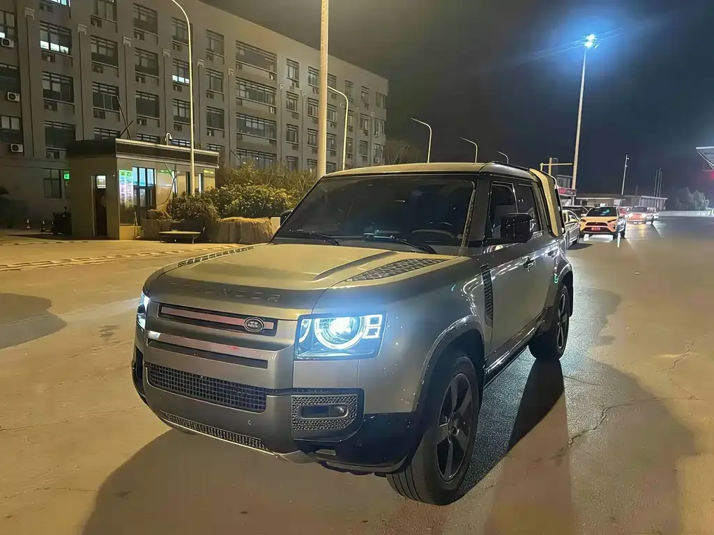 Land Rover Defender — фото 1