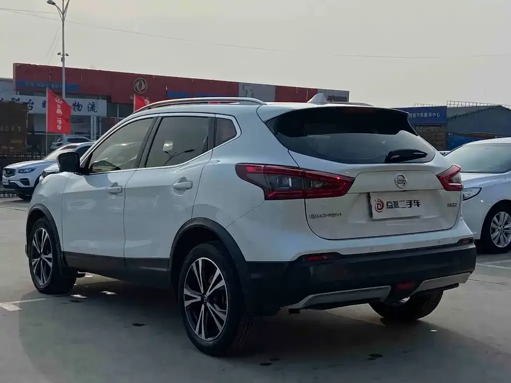 Nissan Qashqai — фото 7