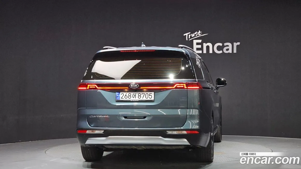 Kia Carnival — фото 10