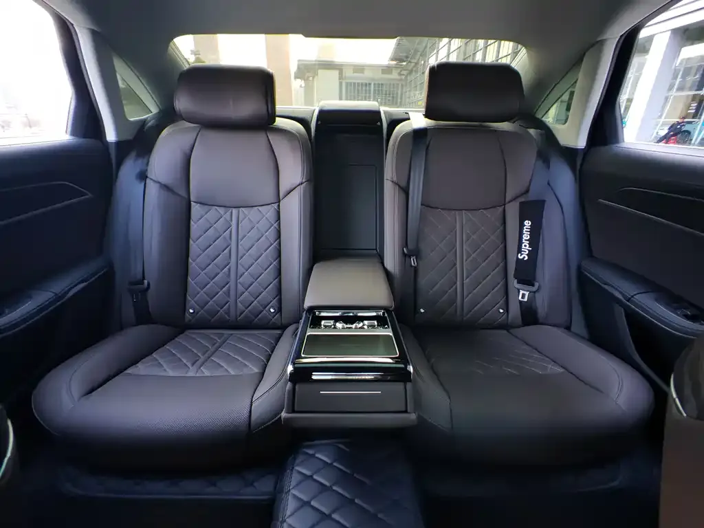Audi A8 2023 из CN, фото 2