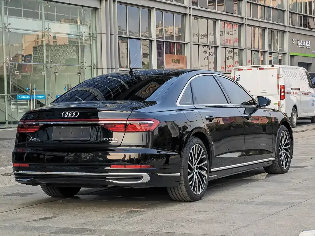 Audi A8 2023 из CN, фото 10
