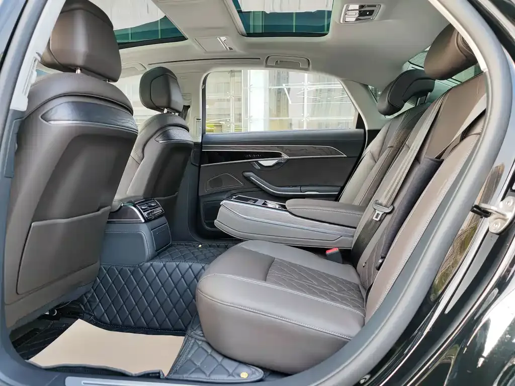 Audi A8 2023 из CN, фото 5