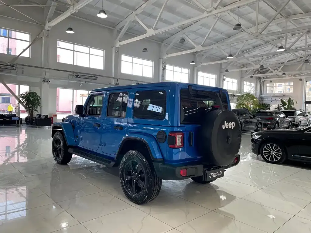 Jeep Wrangler — фото 7