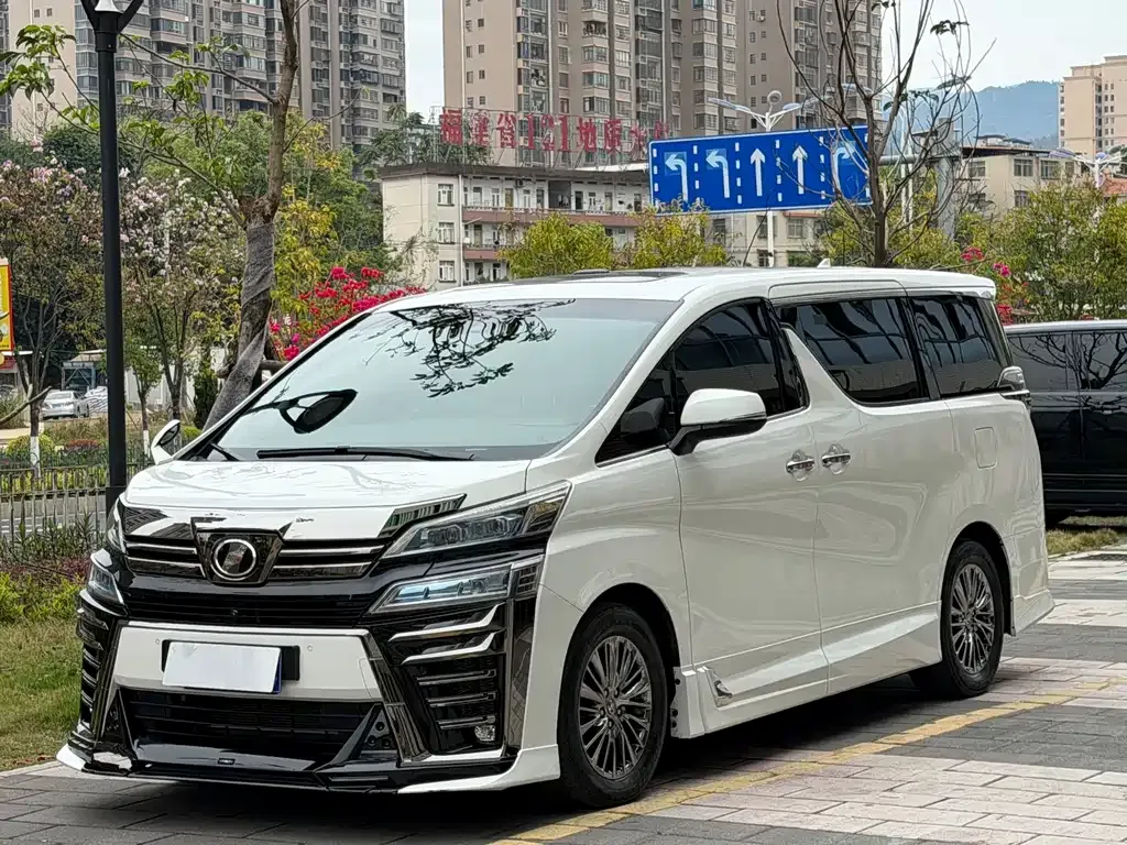 Toyota Vellfire 2021 из CN, фото 1