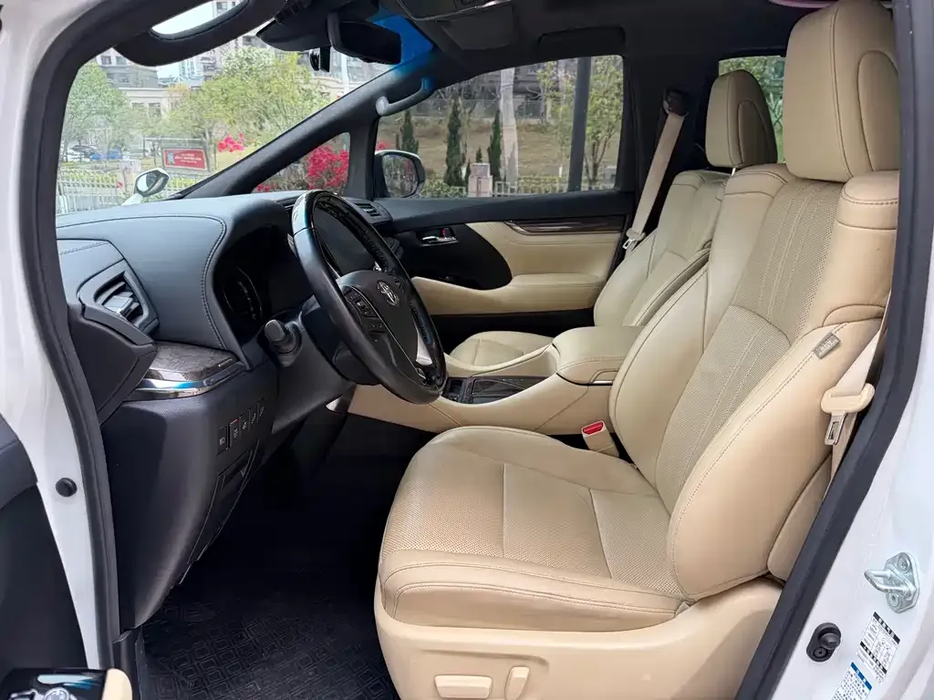 Toyota Vellfire 2021 из CN, фото 2