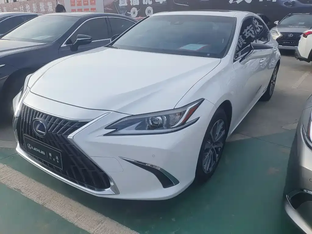 Lexus ES — фото 1