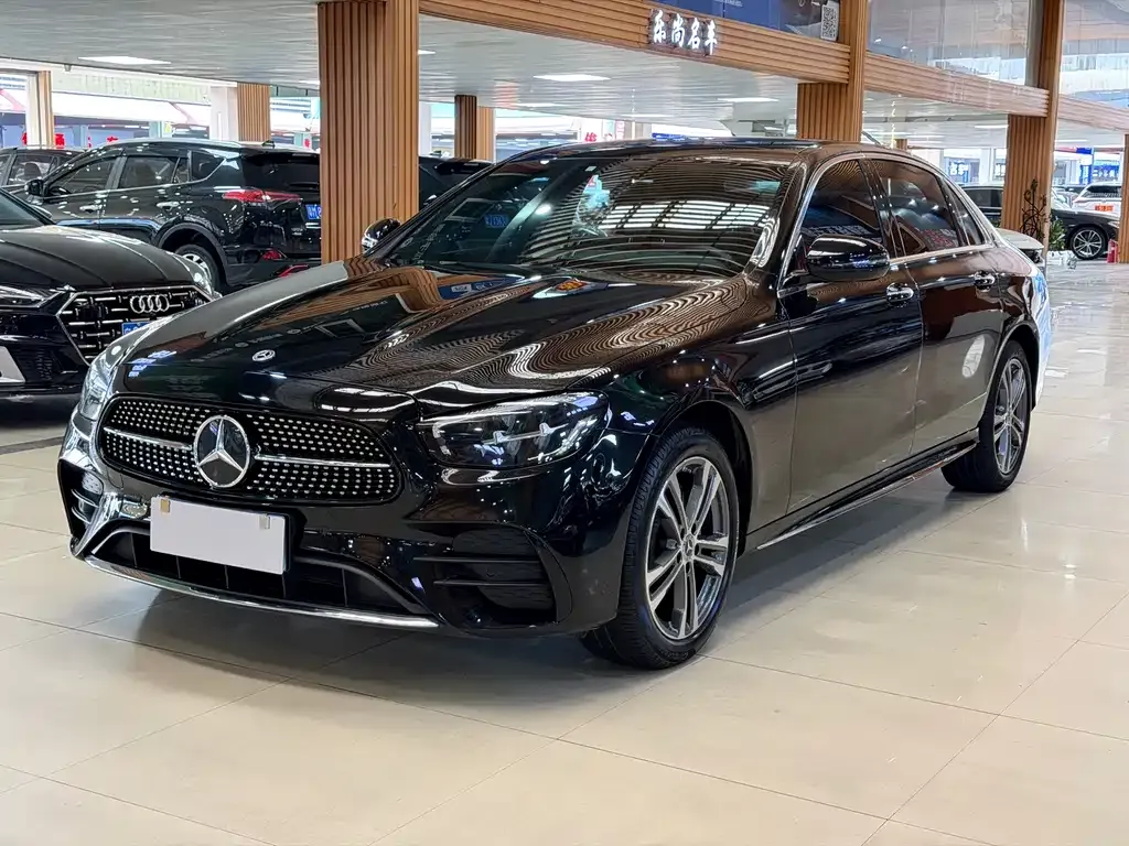 Mercedes-Benz E-Class — фото 1