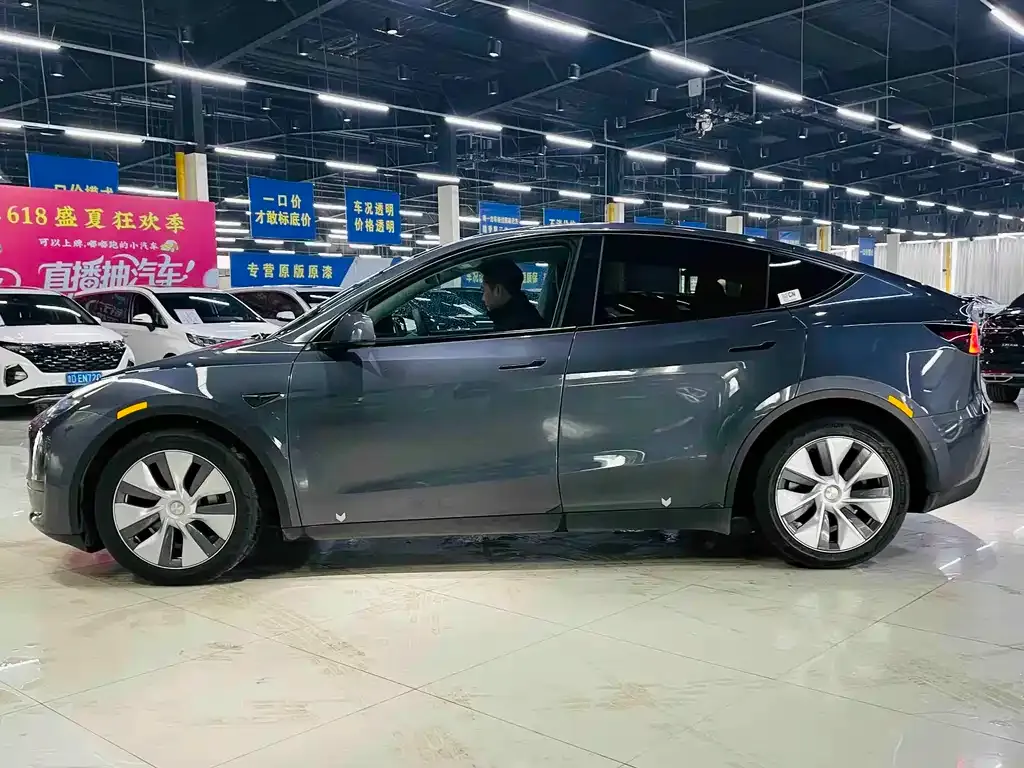 Tesla Model Y — фото 7