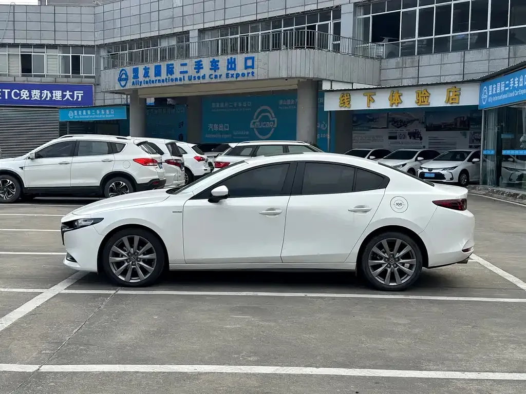Mazda 3 Axela 2023 из CN, фото 8