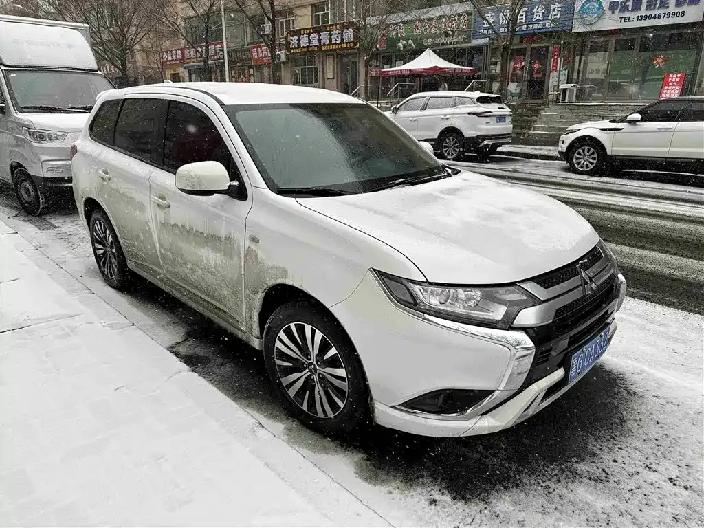 Mitsubishi Outlander — фото 4