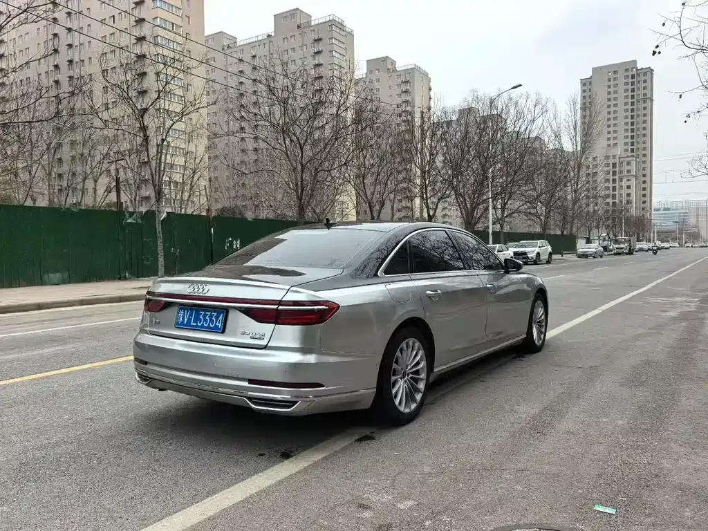 Audi A8 — фото 5