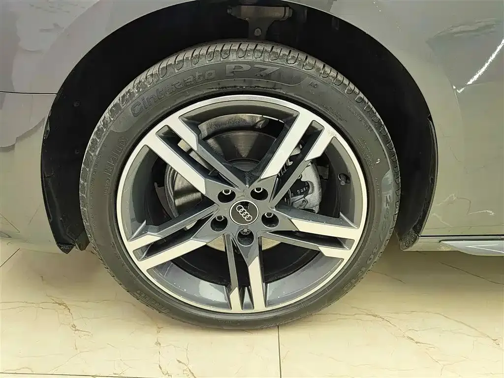 Audi A4L 2022 из CN, фото 6