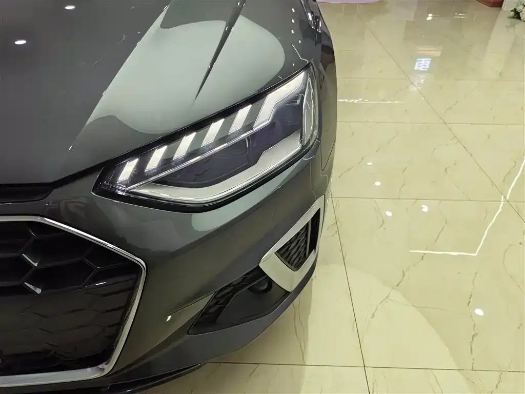 Audi A4L 2022 из CN, фото 2