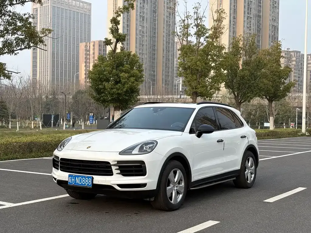 Porsche Cayenne — фото 1