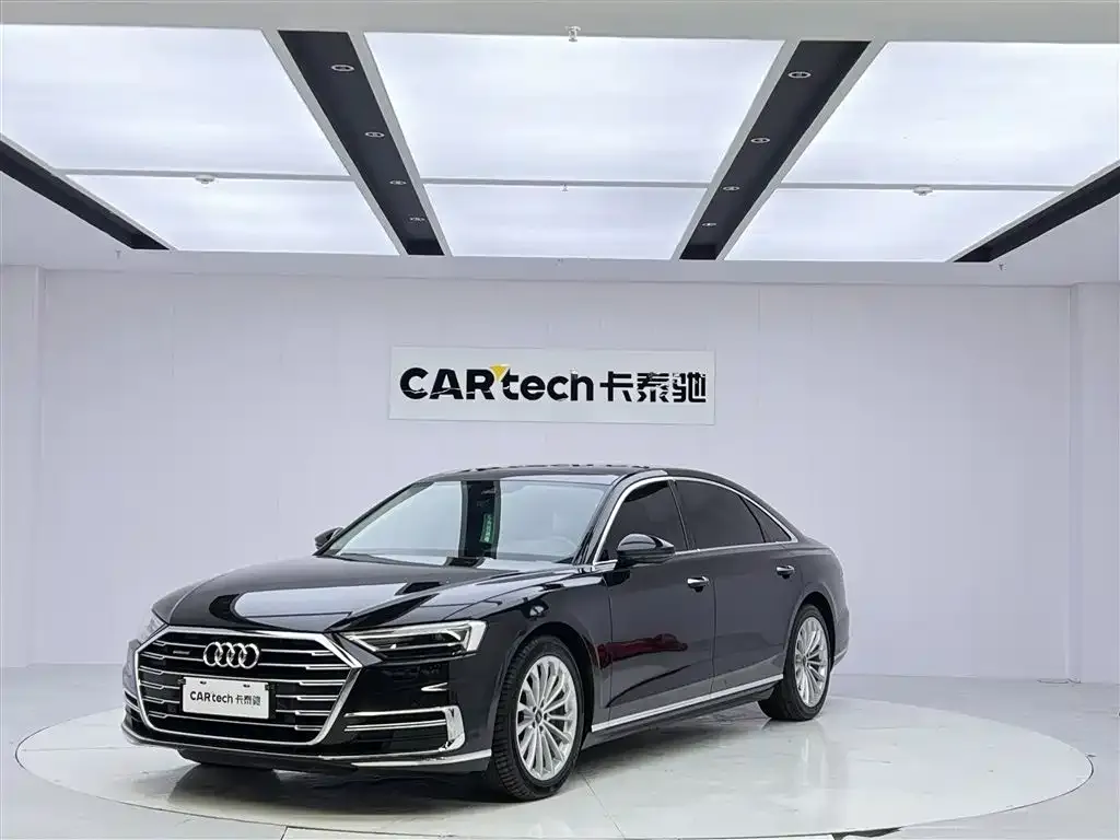 Audi A8 — фото 1