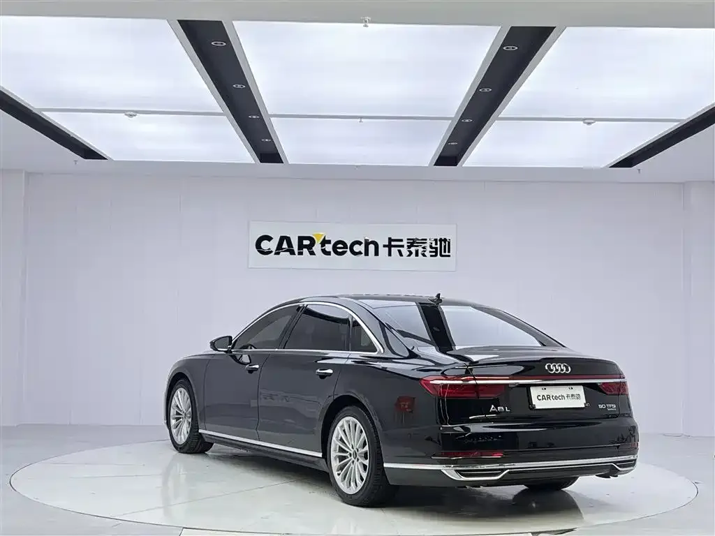 Audi A8 — фото 2