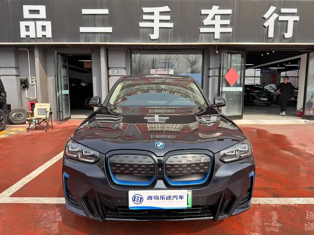 BMW iX3 — фото 1