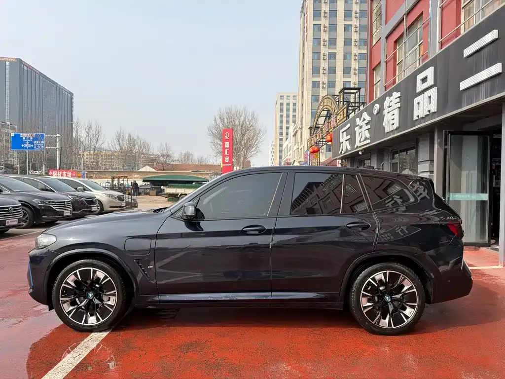 BMW iX3 — фото 2