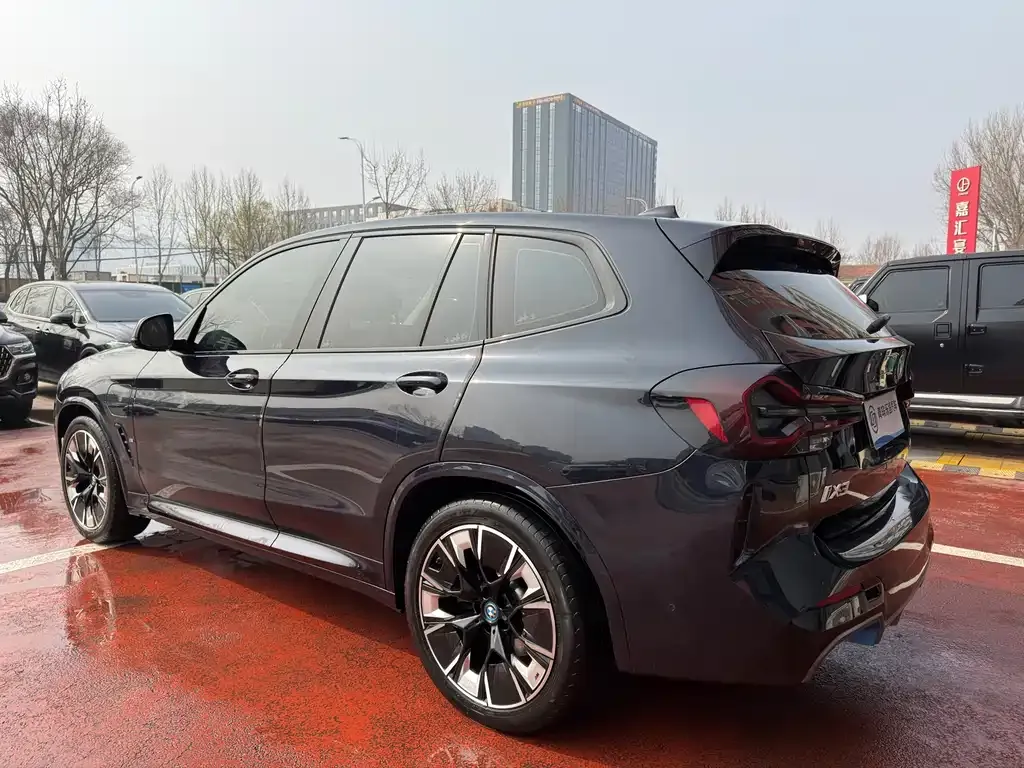 BMW iX3 — фото 10