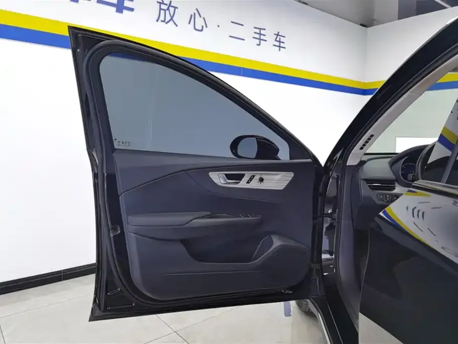 Hongqi E-QM5 — фото 3