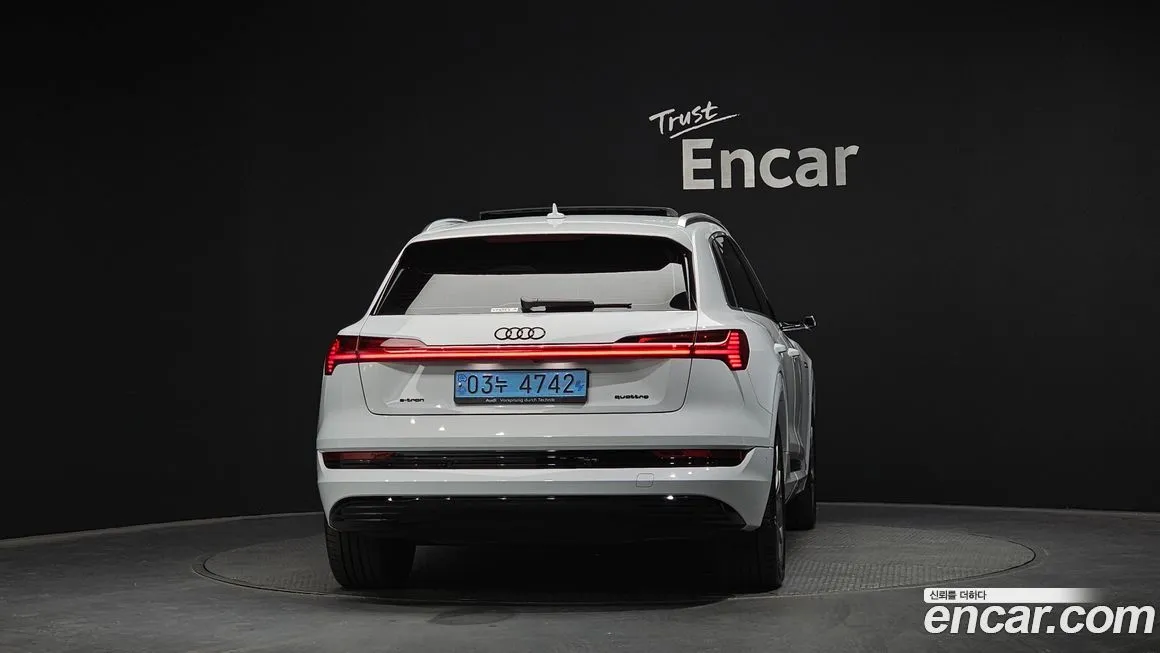 Audi e-tron 2023 из KR, фото 2