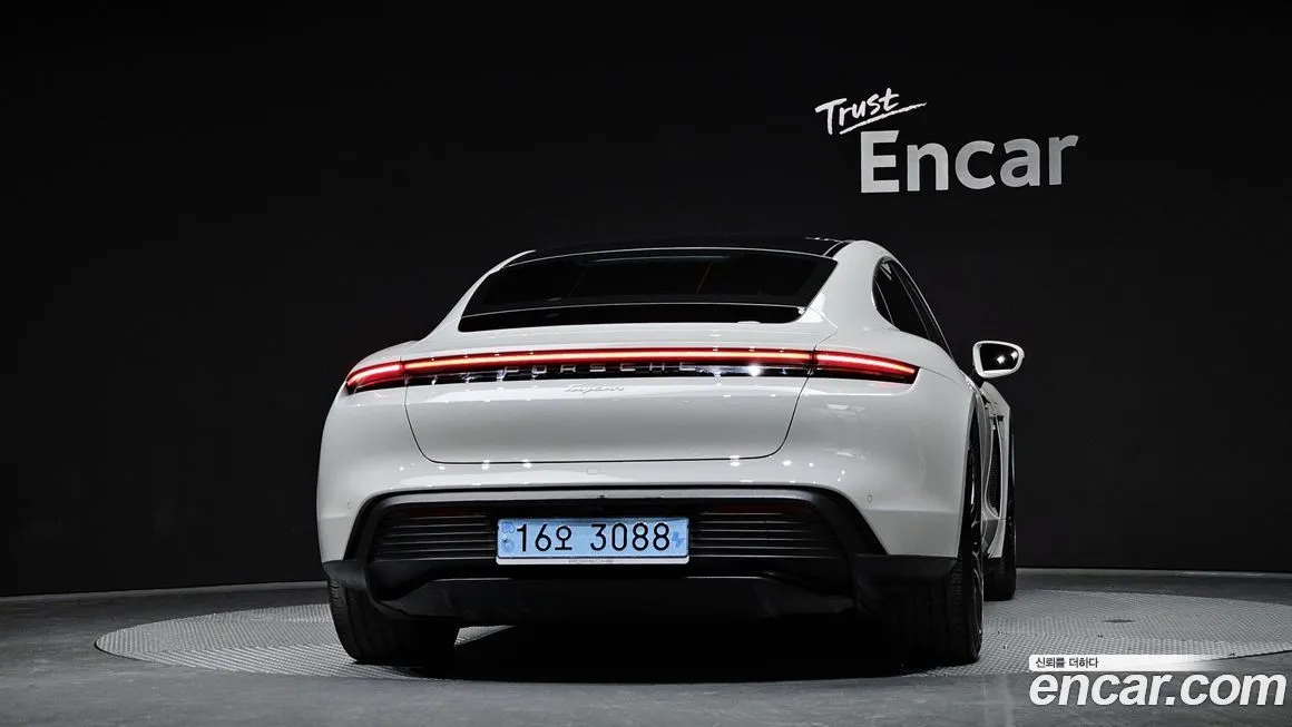Porsche Taycan — фото 3