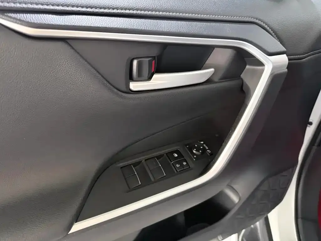 Toyota Wildlander 2023 из CN, фото 10