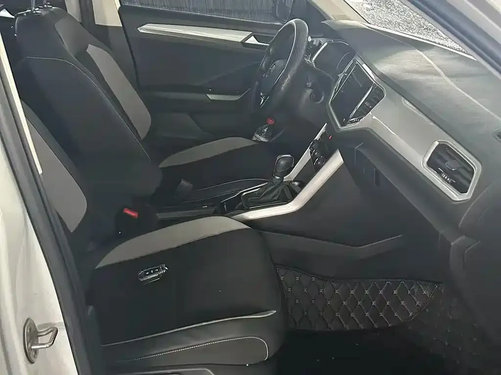 Volkswagen T-Roc 2023 из CN, фото 4