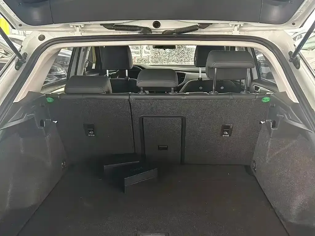 Volkswagen T-Roc 2023 из CN, фото 3