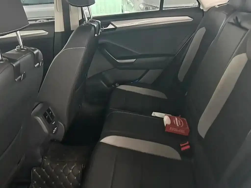 Volkswagen T-Roc 2023 из CN, фото 2