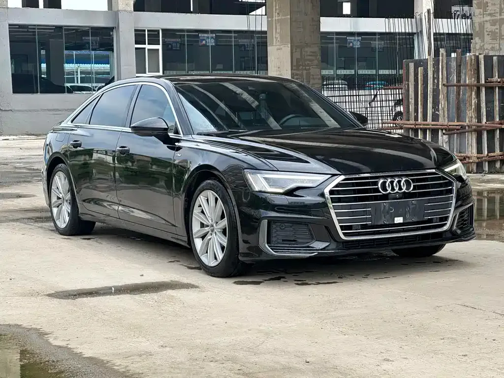 Audi A6L — фото 1