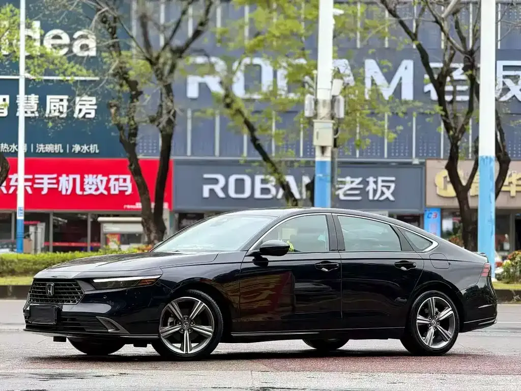 Honda Accord — фото 1
