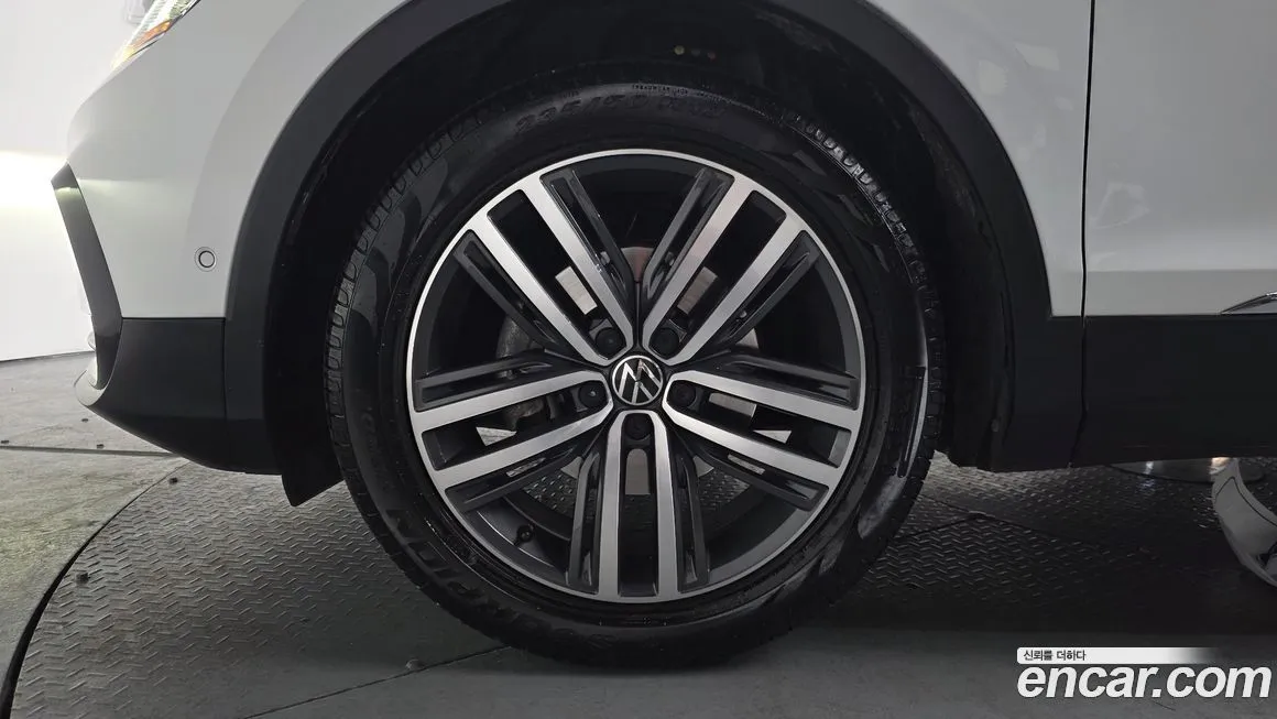 Volkswagen Tiguan — фото 5