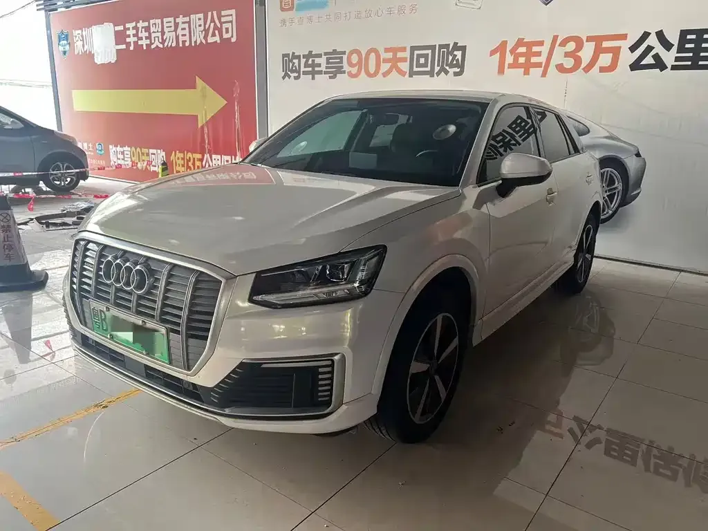 Audi Q2L e-tron — фото 1