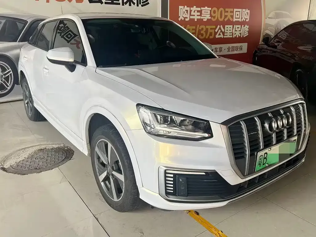 Audi Q2L e-tron — фото 3