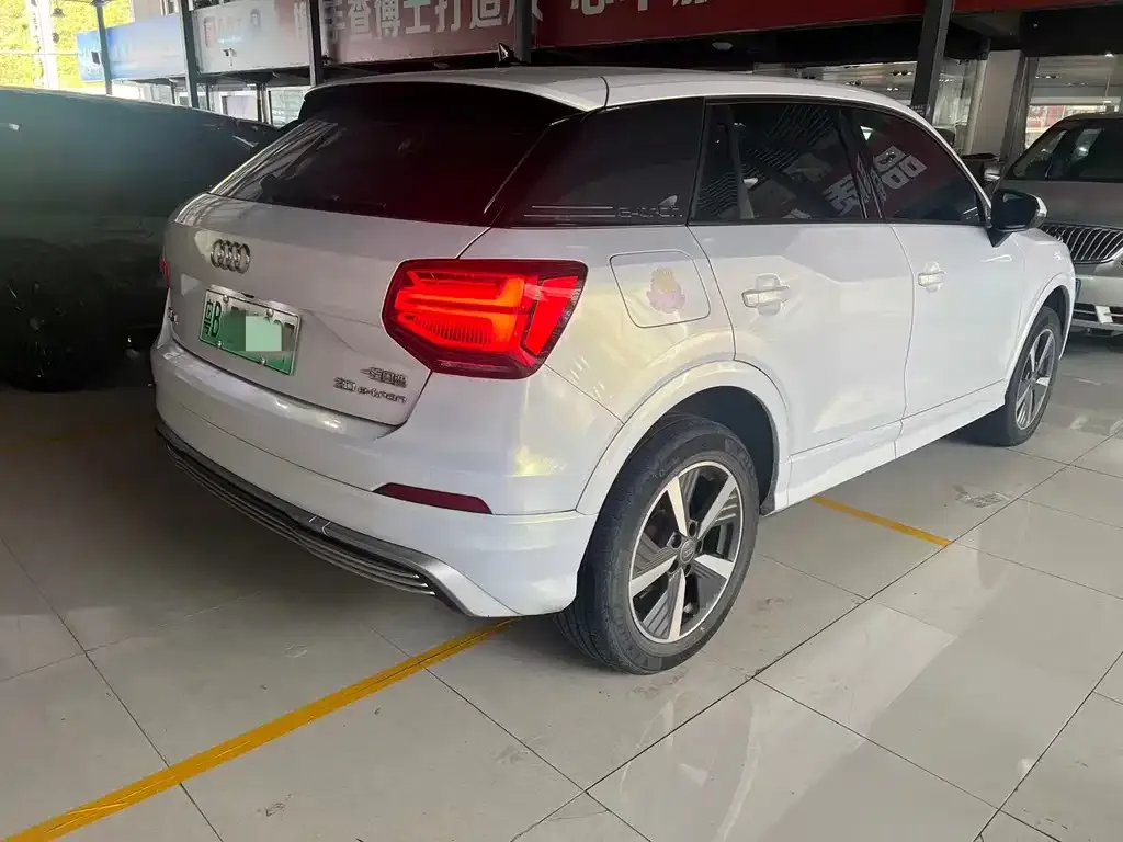 Audi Q2L e-tron — фото 9