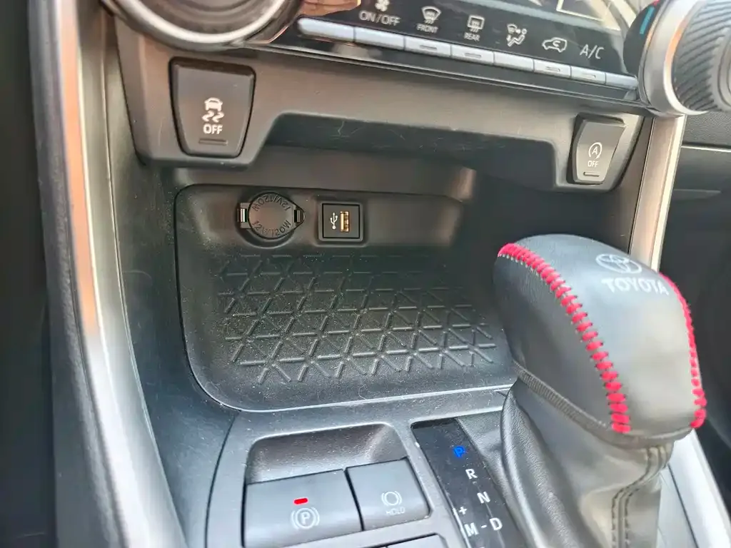 Toyota RAV4 2023 из CN, фото 10