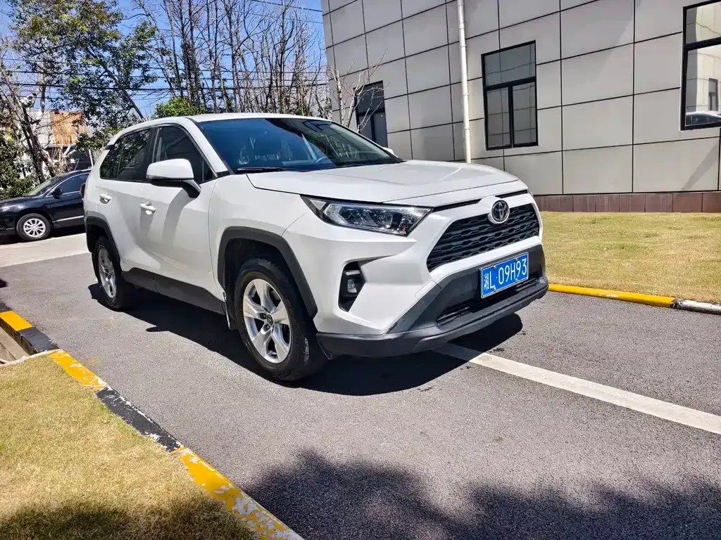 Toyota RAV4 2023 из CN, фото 6