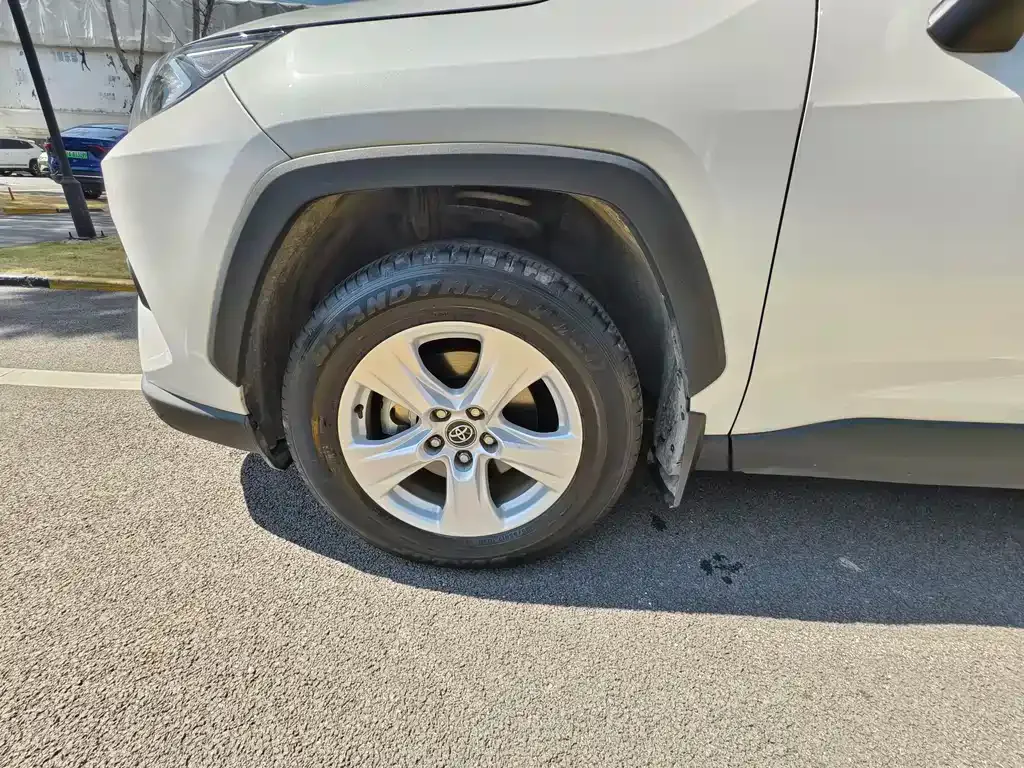 Toyota RAV4 2023 из CN, фото 5