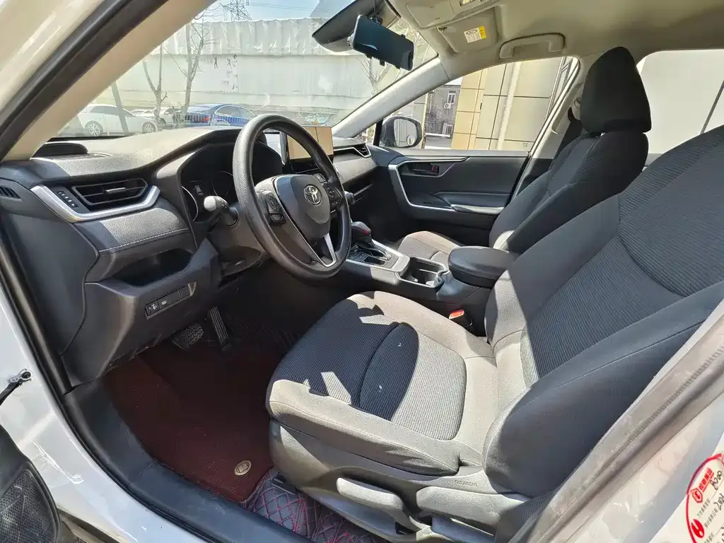 Toyota RAV4 2023 из CN, фото 3